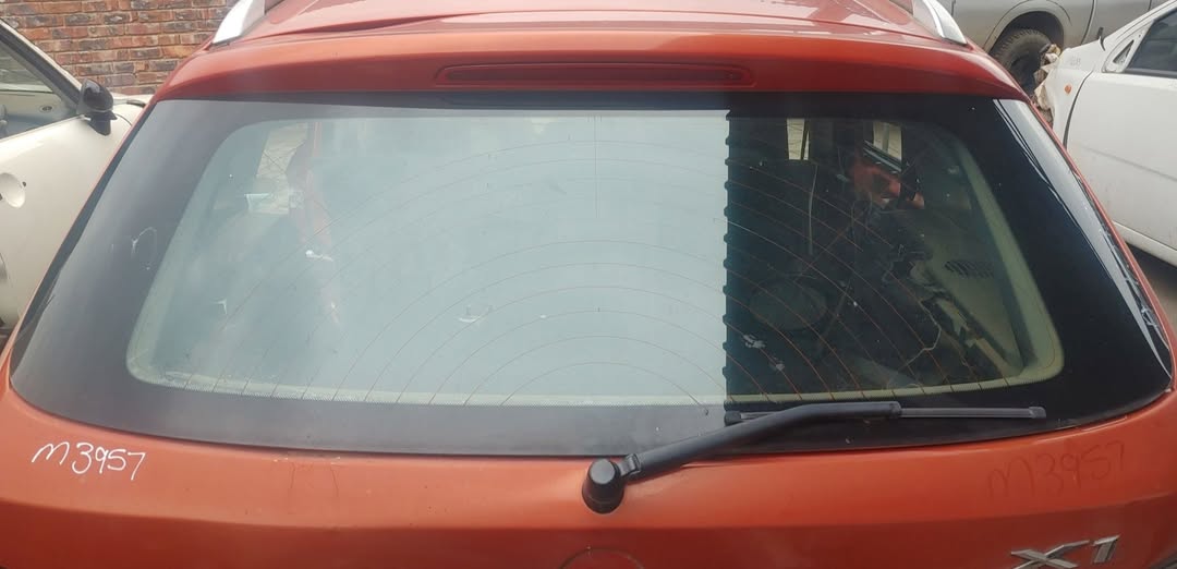 BMW X1 Rear windscreen - Private Seller BMW X1 Rear windscreen - Private Seller