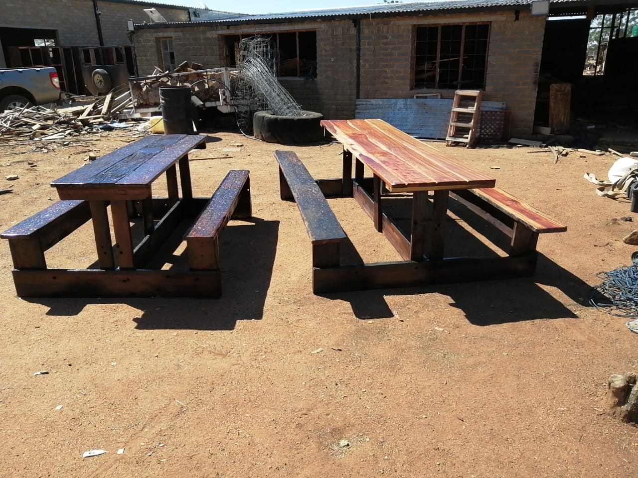 Hoek bank R9500 and Bench R6000