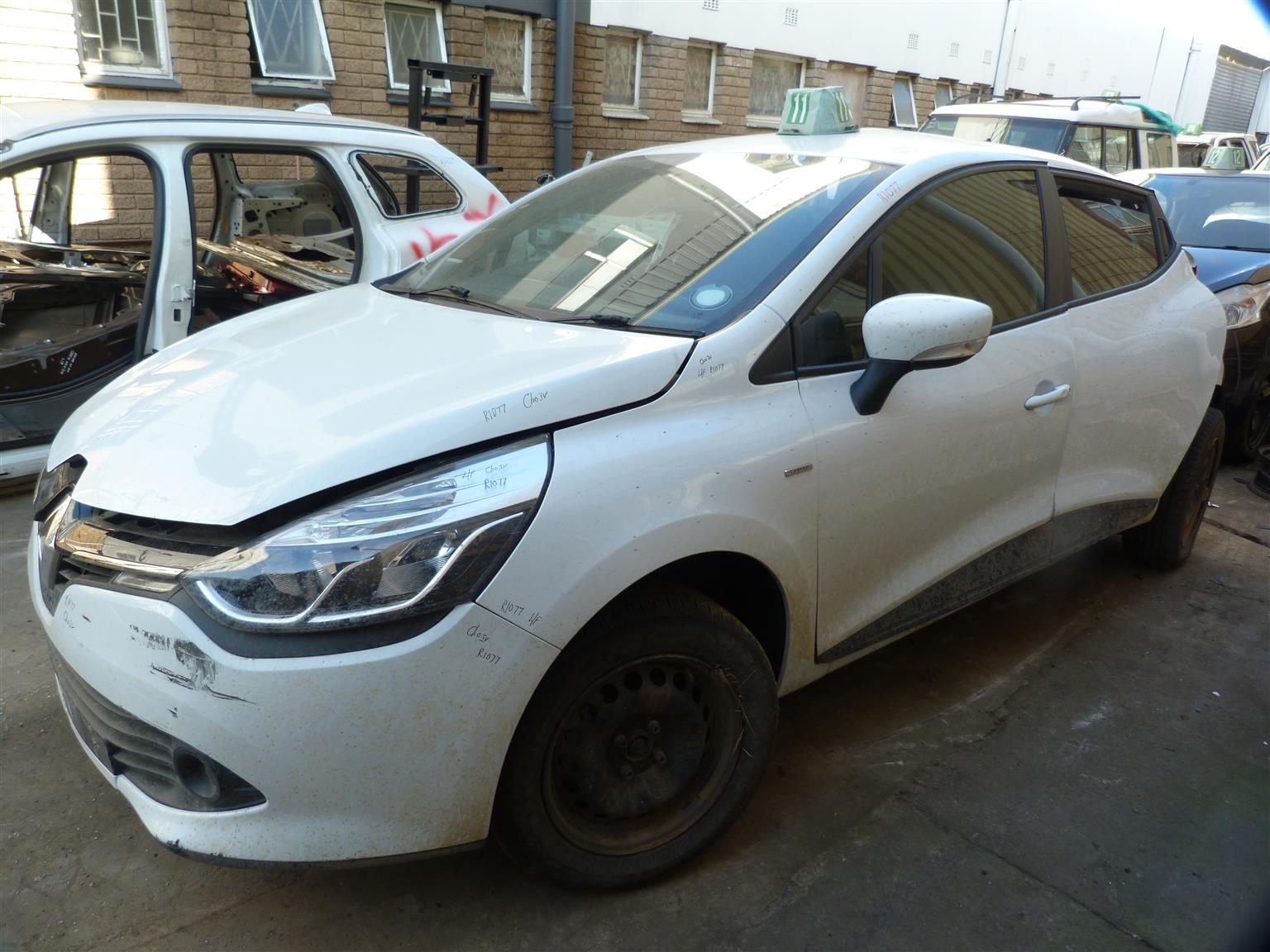 Renault Clio IV 900T Authentique Blaze - 2016 - Private Seller Renault Clio IV 900T Authentique Blaze - 2016 - Private Seller