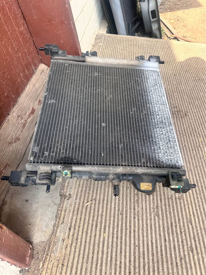 Chevrolet spark radiator fan and condenser set - Private Seller Chevrolet spark radiator fan and condenser set - Private Seller