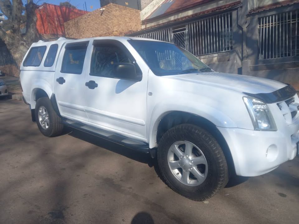2012 Isuzu KB250 DTeq Diesel, Double cab Canopy, Manual, White
