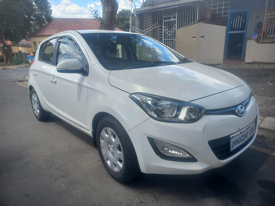 2012 HYUNDAI i20 1.4 PETROL, MANUAL, WHITE COLOR, MILEAGE 77000KMS