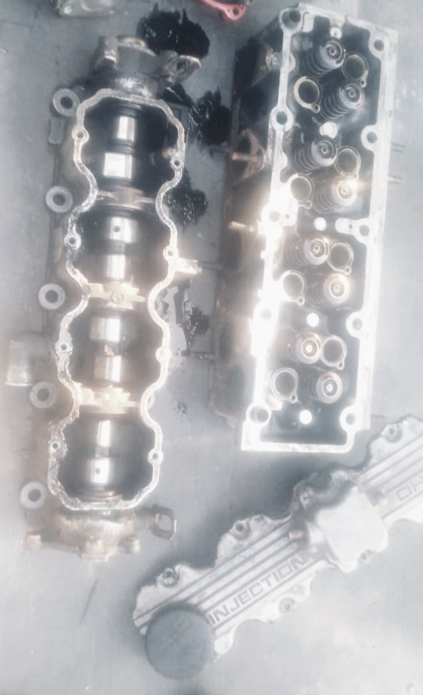 Opel 200is head, Camshaft and cambox, Bare injection intake. | Junk ...
