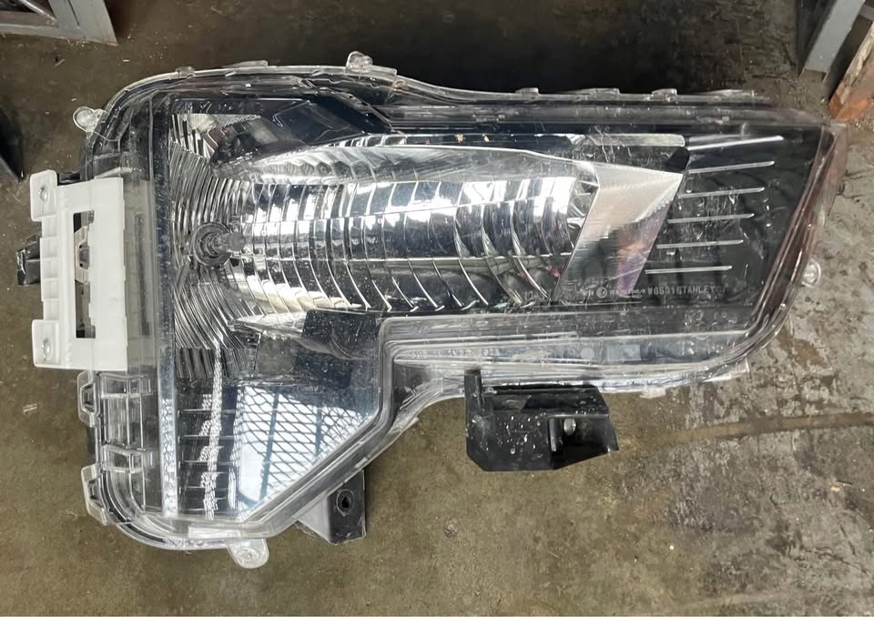 Mitsubishi Expander 2023 Headlight Rightside Call or Dm - Private Seller Mitsubishi Expander 2023 Headlight Rightside Call or Dm - Private Seller