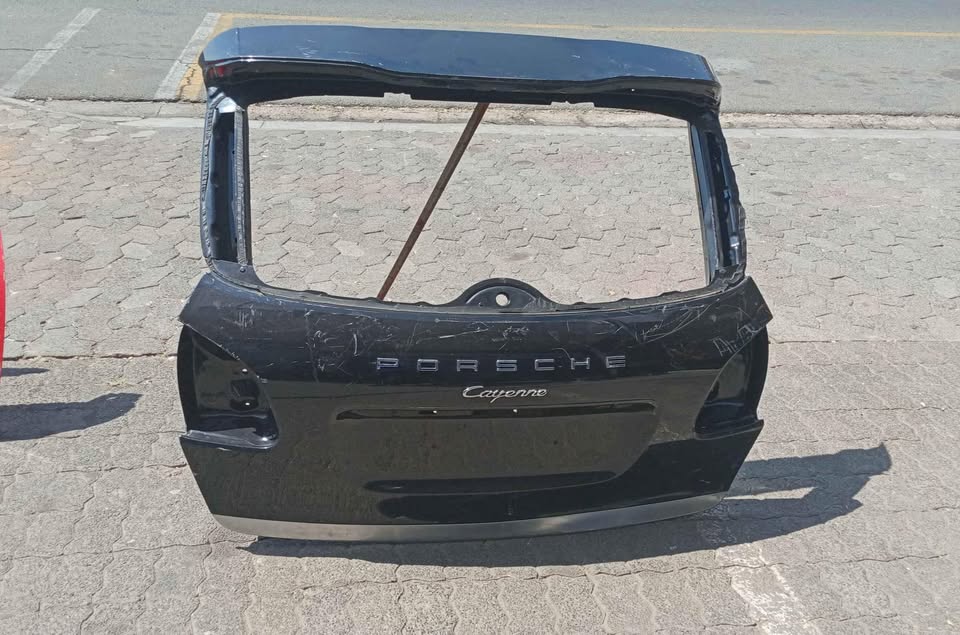 PORSCHE CAYENNE TAILGATE - Private Seller