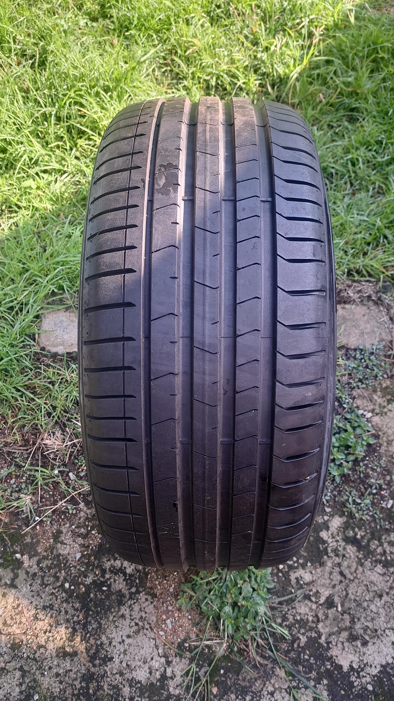 1x 255/35/20 Pirelli Pzero  like new - Private Seller