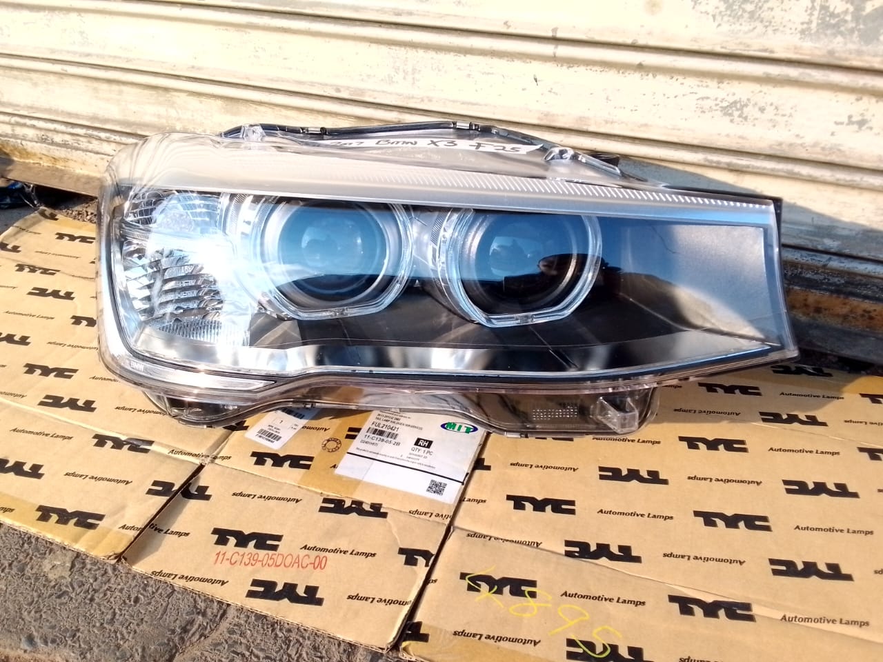 (2014-2017) BMW X3 F25 RHS XENON HEADLIGHT - Private Seller (2014-2017) BMW X3 F25 RHS XENON HEADLIGHT - Private Seller