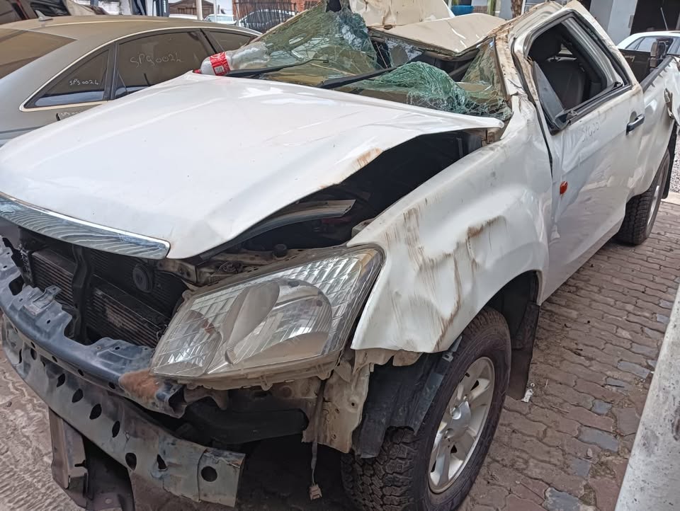 ISUZU S/C 2.5 STRIPPING FOR SPARES