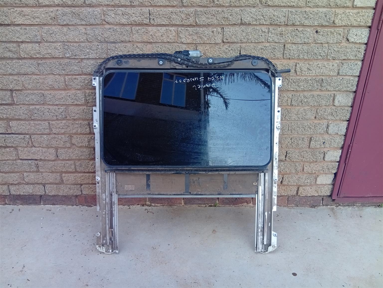 Mercedes Benz w204 sunroof universal sunroof - Private Seller Mercedes Benz w204 sunroof universal sunroof - Private Seller