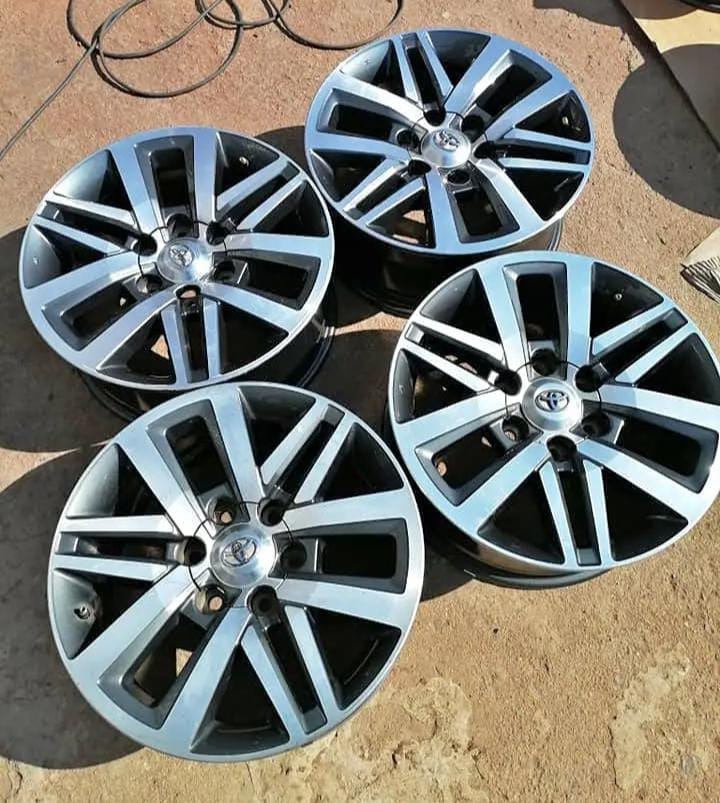 18inch Toyota Hilux/Fortuner original mags set - Private Seller 18inch Toyota Hilux/Fortuner original mags set - Private Seller