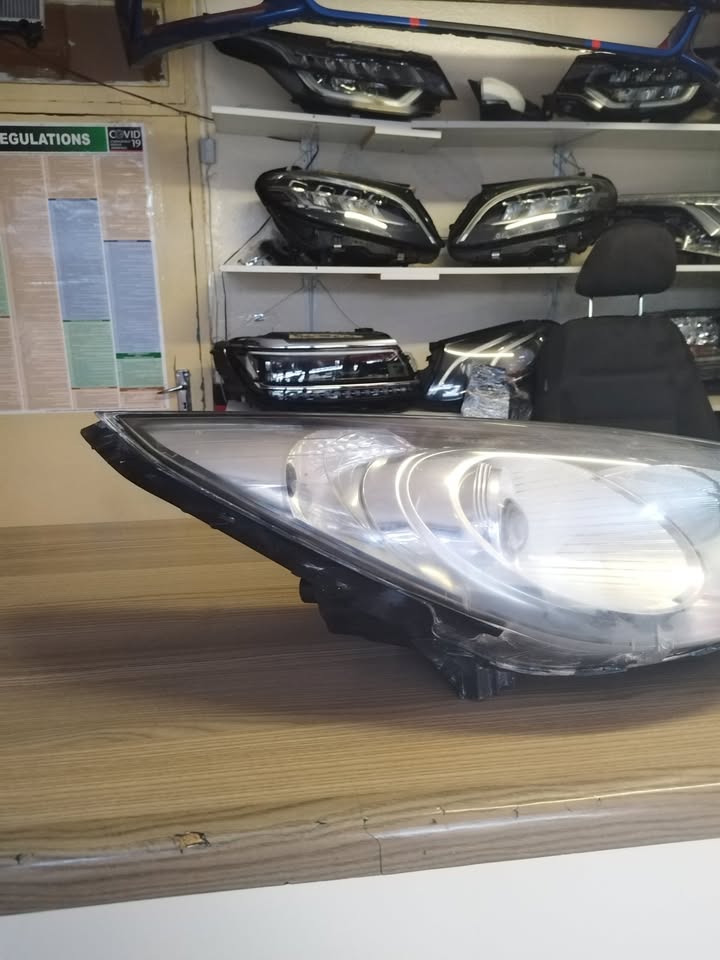 2013 HYUNDAI iX35 HEADLIGHT RIGHT SIDE FOR SALE IN A GOOD CONDITION - Private Seller 2013 HYUNDAI iX35 HEADLIGHT RIGHT SIDE FOR SALE IN A GOOD CONDITION - Private Seller