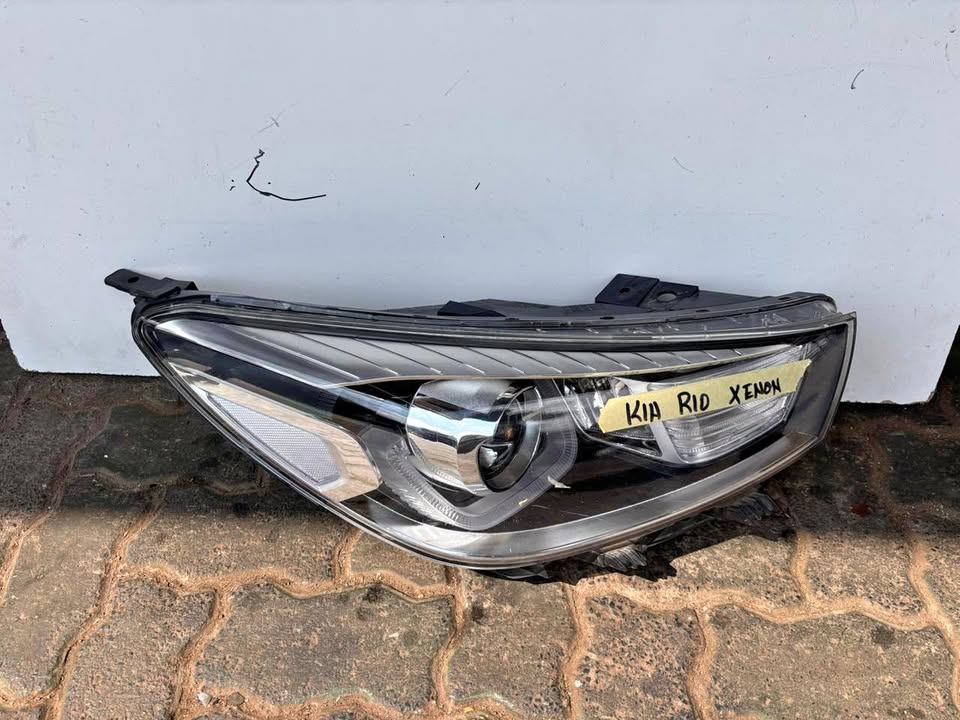 Kia Rio Xenon Headlight - Private Seller Kia Rio Xenon Headlight - Private Seller