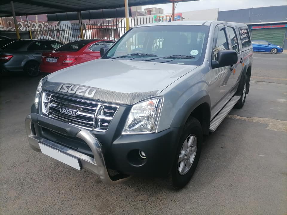 2009 Isuzu KB250 LE with a Canopy