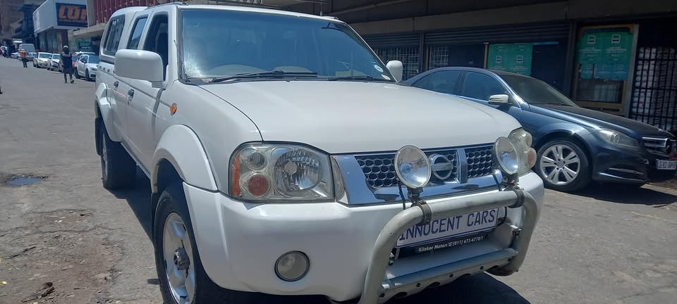 2006 NISSAN NP300 2.4 4X4 OFFROAD PETROL, DOUBLE CAB, MANUAL