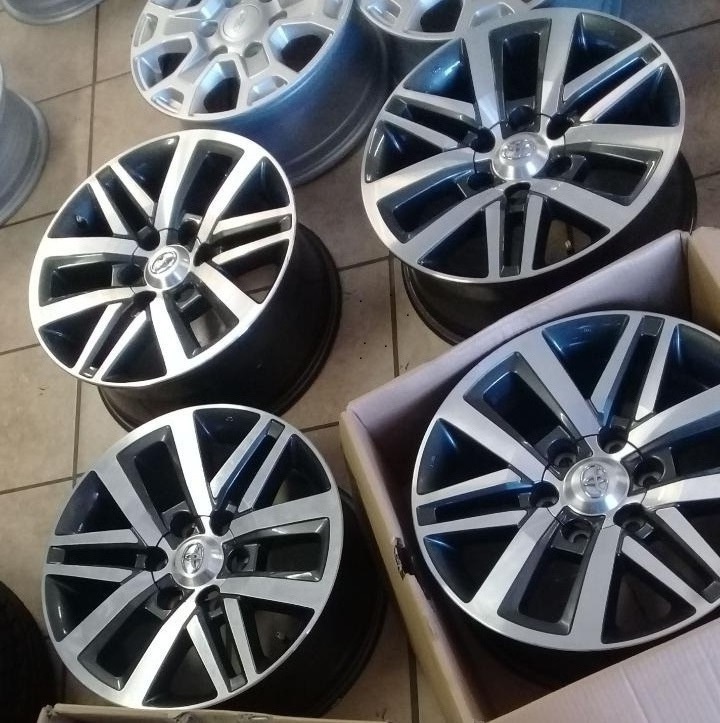 18" Toyota Hilux/Fortuner original mags set - Private Seller 18" Toyota Hilux/Fortuner original mags set - Private Seller