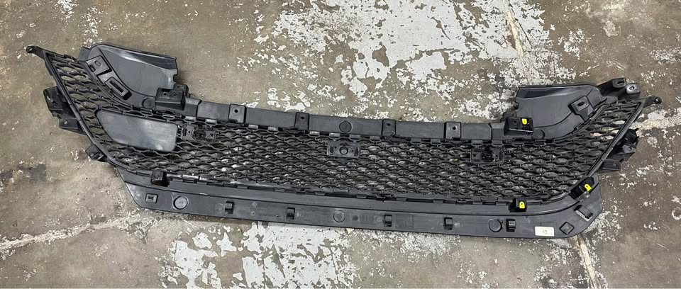 Range Rover Evoque L551 main grill Call or dm - Private Seller Range Rover Evoque L551 main grill Call or dm - Private Seller