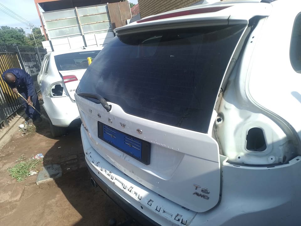 VOLVO XC60 2012 TAILGATE AVAILABLE DELIVERY AVAILABLE COUNTRY WIDE - Private Seller VOLVO XC60 2012 TAILGATE AVAILABLE DELIVERY AVAILABLE COUNTRY WIDE - Private Seller