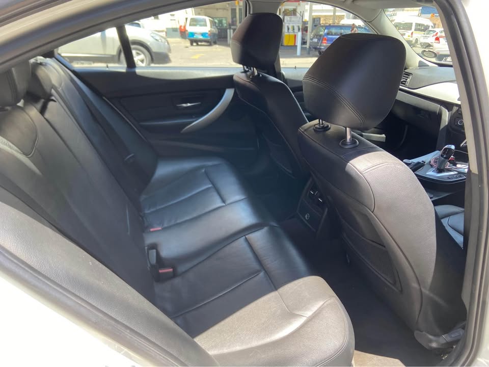 2013 BMW 320i F30