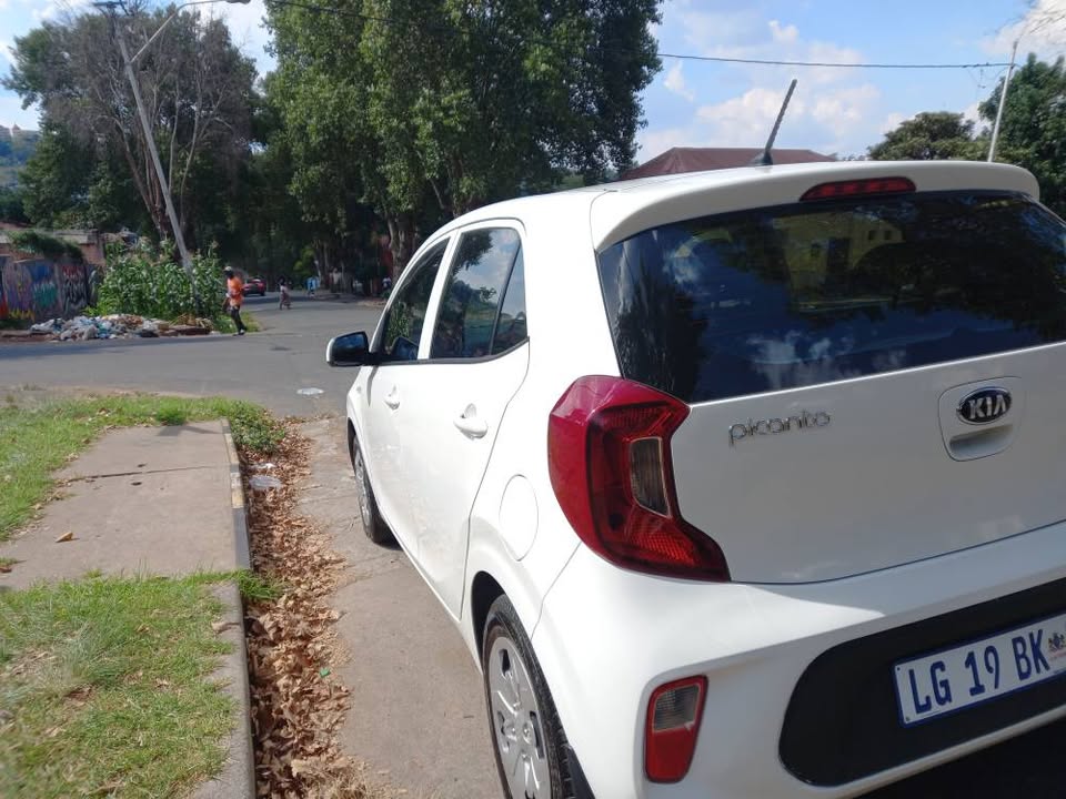2020 Kia Picanto Manual Transmission  Engine Capacity 1.0 Petrol White Color Mileage 63,000kms