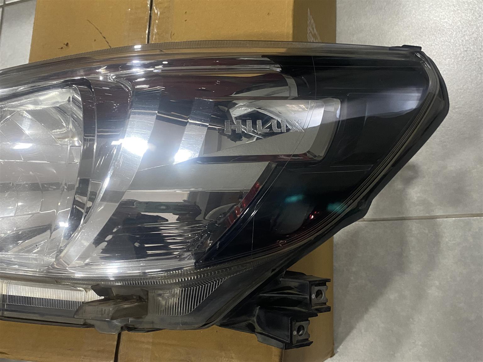 2017 TOYOTA HILUX GD-6 HALOGEN HEADLIGHT LEFT SIDE FOR SALE. - Private Seller 2017 TOYOTA HILUX GD-6 HALOGEN HEADLIGHT LEFT SIDE FOR SALE. - Private Seller