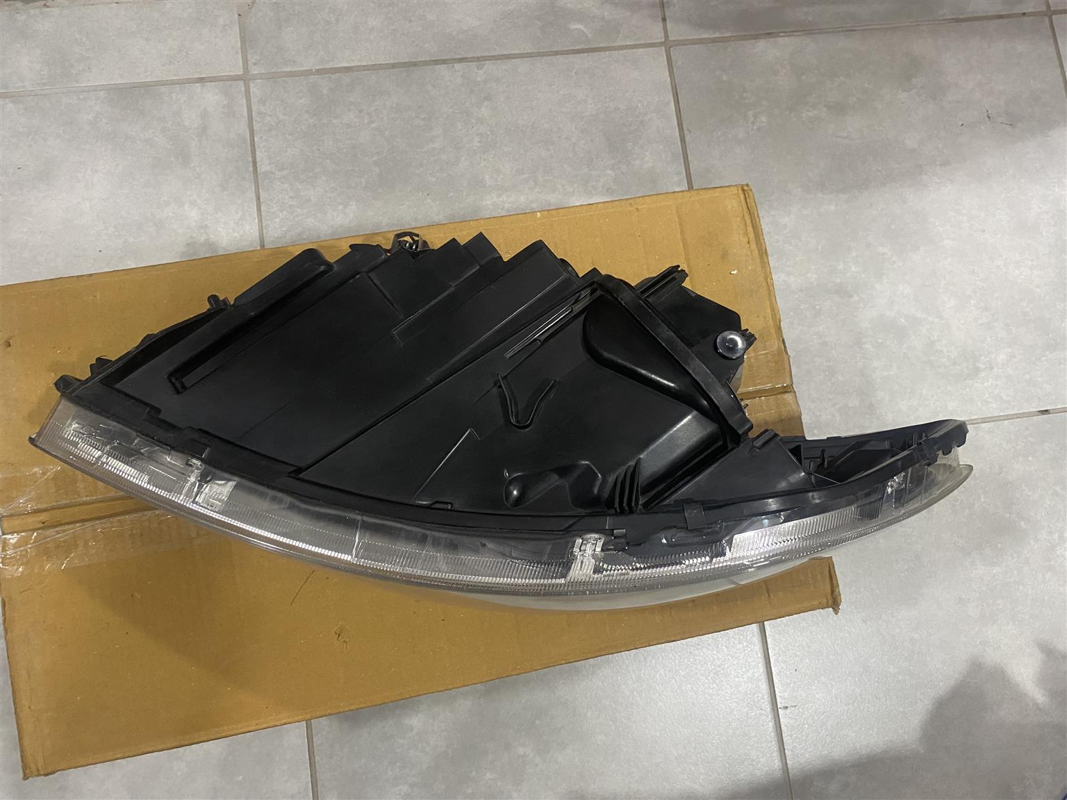 2010 VOLVO C30 HALOGEN HEADLIGHT RIGHT SIDE FOR SALE. IN EXCELLENT CONDITION - Private Seller 2010 VOLVO C30 HALOGEN HEADLIGHT RIGHT SIDE FOR SALE. IN EXCELLENT CONDITION - Private Seller