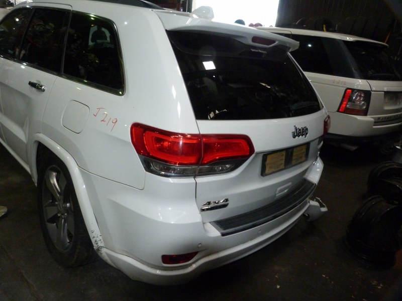 Jeep Grand Cherokee 3.0 V6 CRD AT White - 2016 SPARESBOYZ STRIPPING FOR SPARES. - Private Seller Jeep Grand Cherokee 3.0 V6 CRD AT White - 2016 SPARESBOYZ STRIPPING FOR SPARES. - Private Seller
