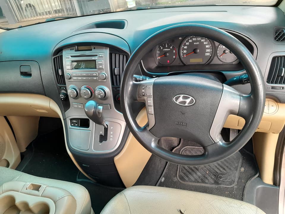 2011 HYUNDAI H1 2.5 AUTOMATIC