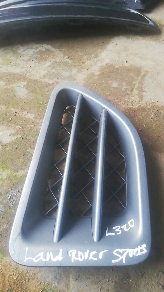 LAND ROVER SPORTS L320 RIGHT SIDE GRILL FOR SALE DELIVERY AVAILABLE COUNTRY WIDE - Private Seller LAND ROVER SPORTS L320 RIGHT SIDE GRILL FOR SALE DELIVERY AVAILABLE COUNTRY WIDE - Private Seller