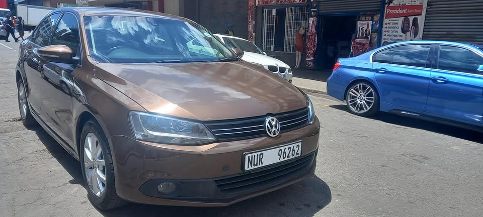 2013 VW JETTA 6 1.4 TSI PETROL, MANUAL TRANSMISSION, BROWN COLOUR