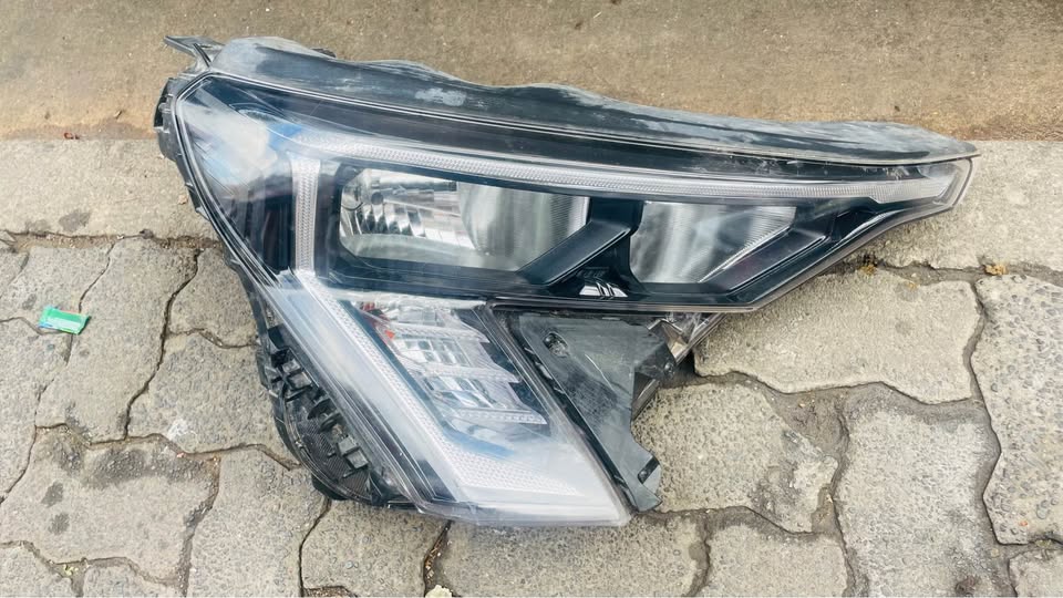 Kia Sonet headlight - Private Seller Kia Sonet headlight - Private Seller