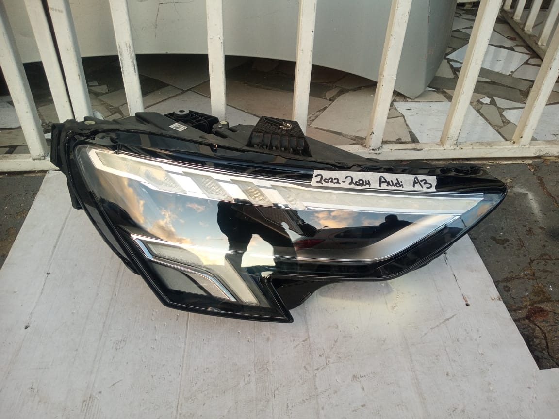 2022-2024 AUDI A3 RIGHT SIDE HEADLIGHT FOR SALE - Private Seller 2022-2024 AUDI A3 RIGHT SIDE HEADLIGHT FOR SALE - Private Seller