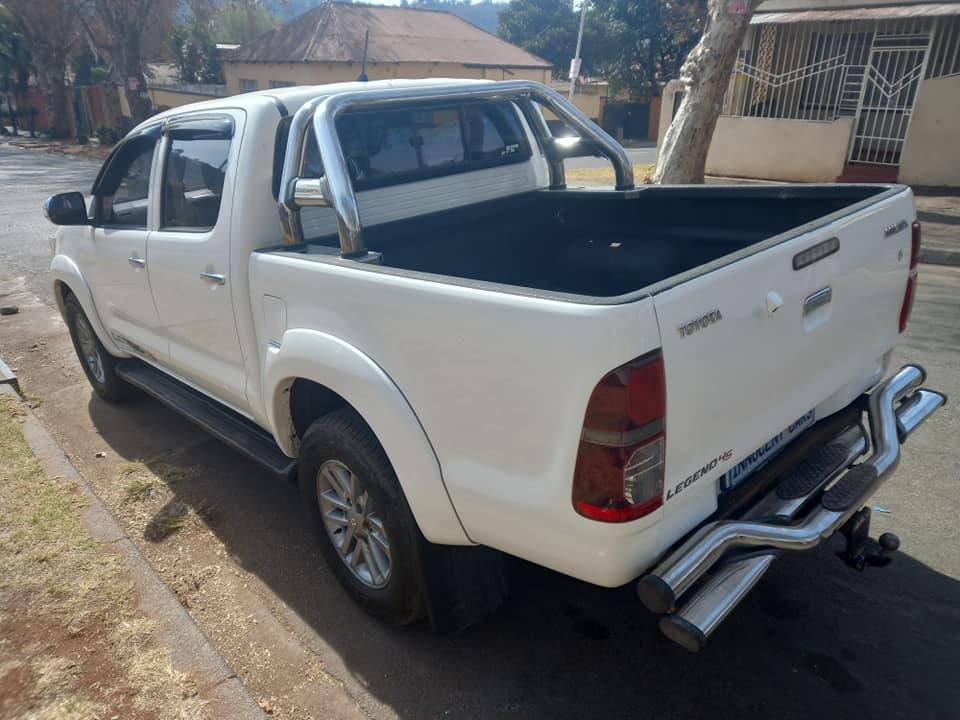 2015 TOYOTA HILUX 2.5 D4D DIESEL, LEGEND 45, DOUBLE CAB, MANUAL, WHITE COLOR, 110000KM