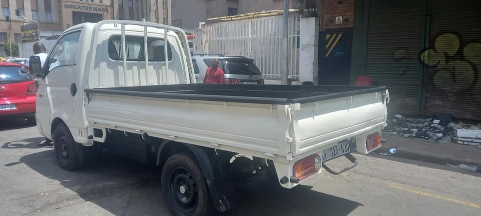 2009 HYUNDAI H100 2.5 DIESEL, MANUAL, WHITE COLOUR
