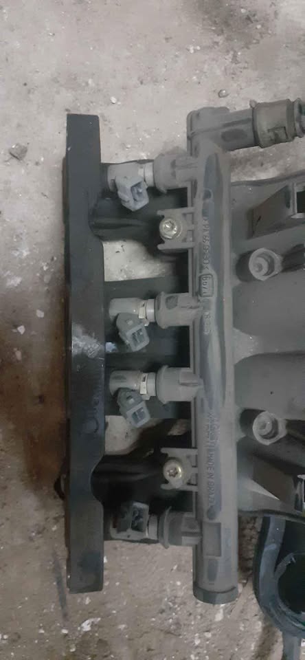 Fiat Strada 1.4 Injector Rail With Injectors - Private Seller Fiat Strada 1.4 Injector Rail With Injectors - Private Seller