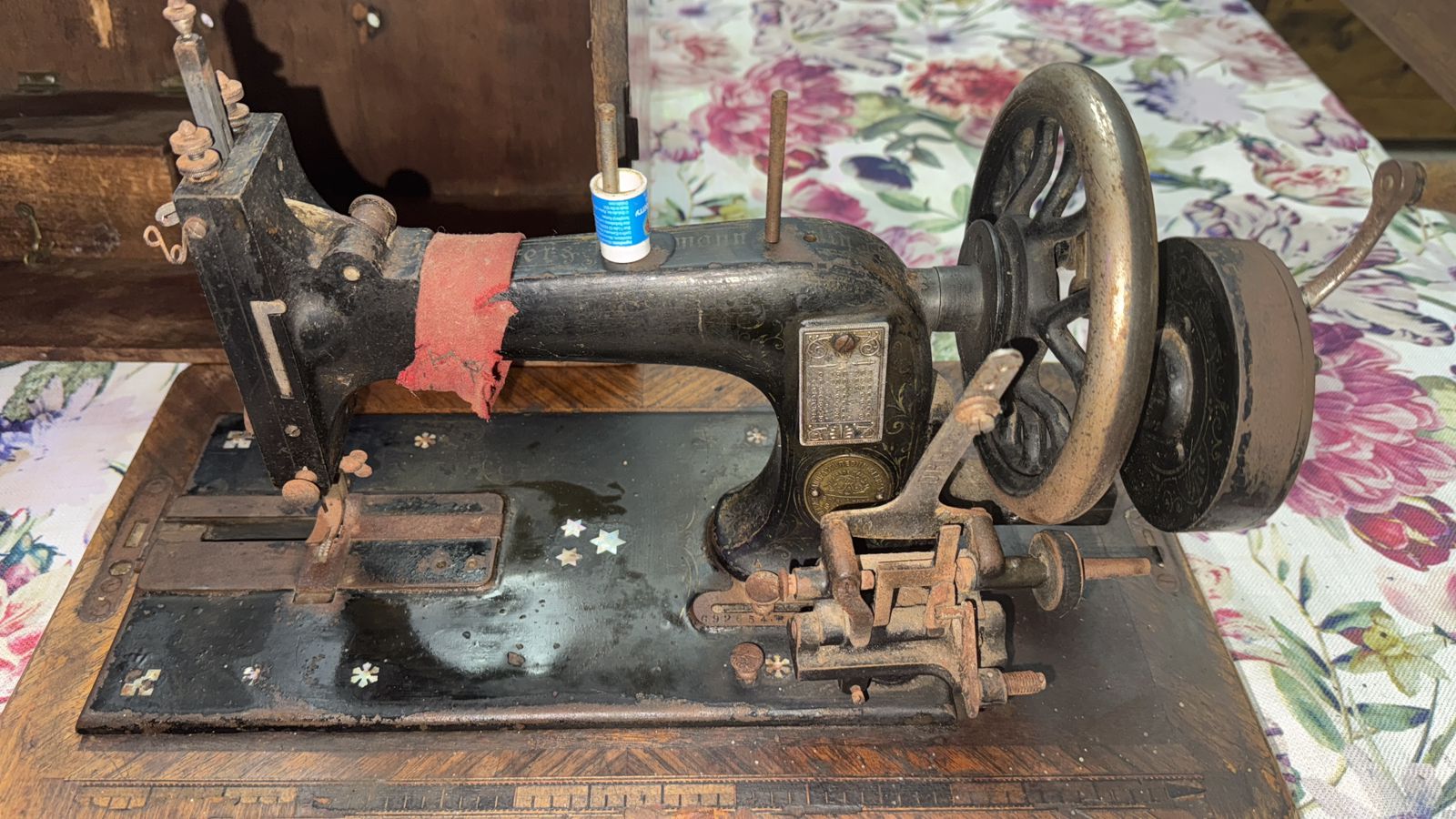 Antique Collectable Sewing Machine Antique Collectable Sewing Machine