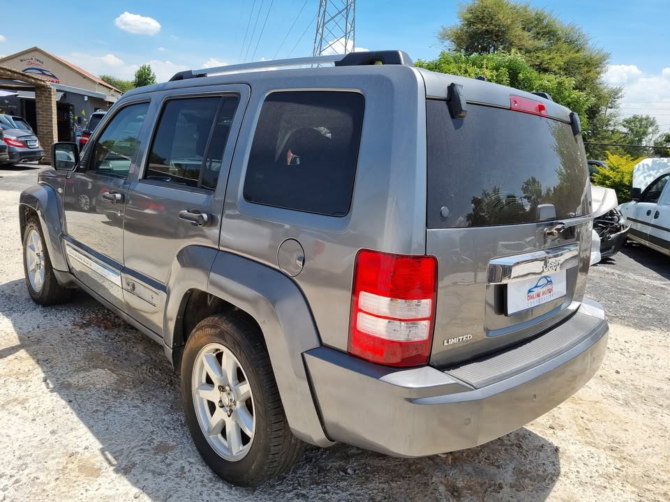 2013 JEEP CHEROKEE 3.7 V6 STRIPPING AS SPARES