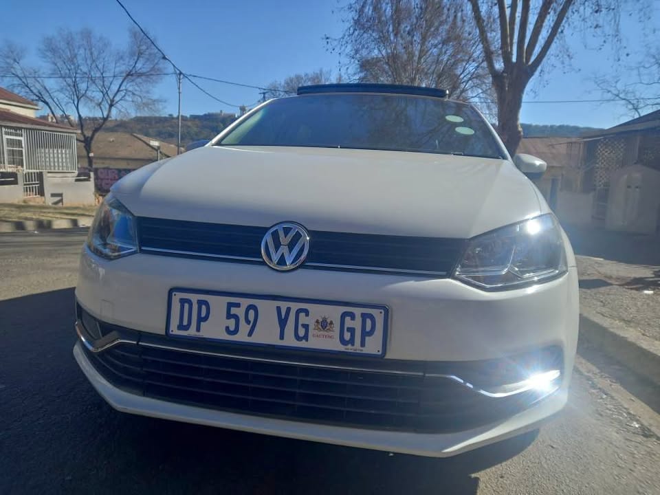2016 VW Polo Tsi 1.2 Comfortline Petrol, Manual, White, Sunroof, Leather seat, 70000km