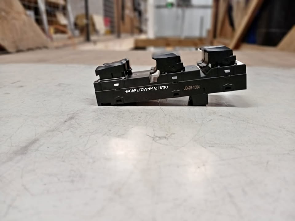 HYUNDAI IX35 NEW MAIN WINDOW SWITCH FOR SALE - Private Seller HYUNDAI IX35 NEW MAIN WINDOW SWITCH FOR SALE - Private Seller