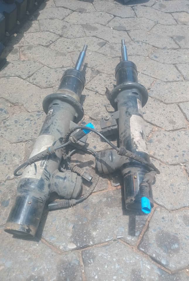 Front Electrical Shock Absorber for BMW X5 F15 and X6 F16 models (Right) - Private Seller Front Electrical Shock Absorber for BMW X5 F15 and X6 F16 models (Right) - Private Seller