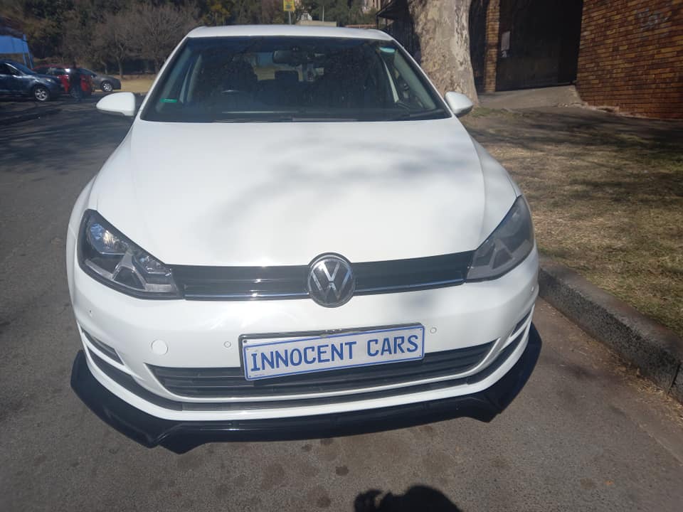USED 2014 VW GOLF 7 TSI 1.4 PETROL, AUTOMATIC LEATHER SEATS, WHITE COLOR, MILEAGE