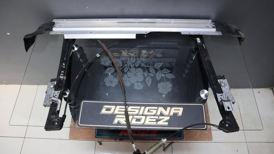 R57 MINI COOPER LEFT FRONT WINDOW MECHANISM - Private Seller