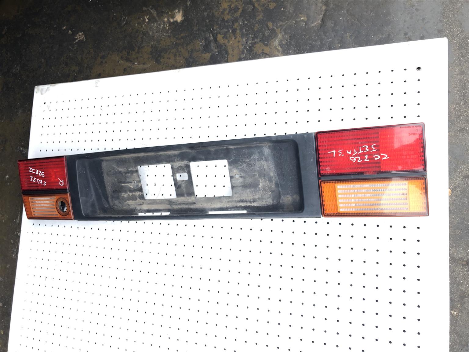 VOLKSWAGEN JETTA 3 TAIL LIGHTS (ZC326) - Private Seller VOLKSWAGEN JETTA 3 TAIL LIGHTS (ZC326) - Private Seller