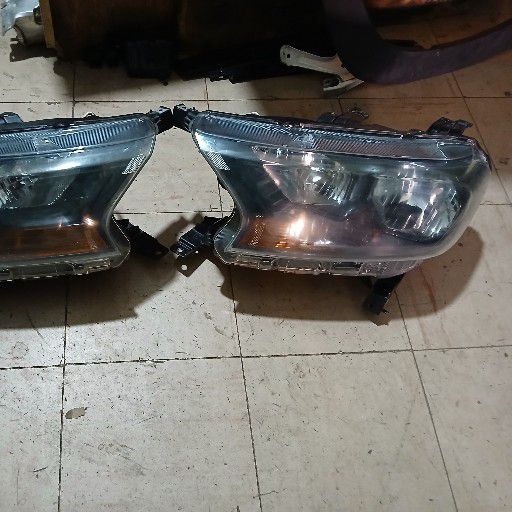 Ford ranger headlight - Private Seller