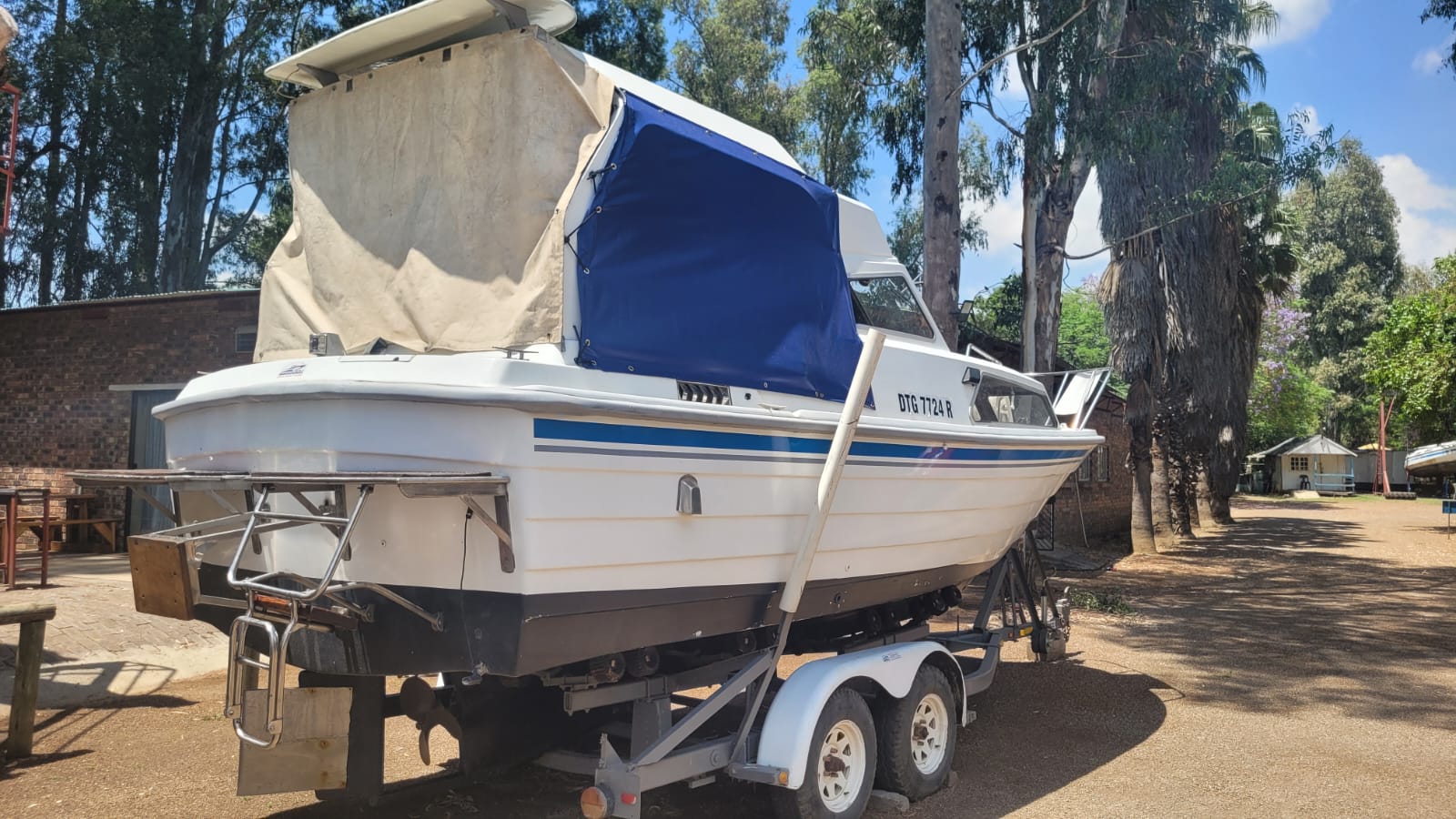 Cabin Cruiser - inboard diesel