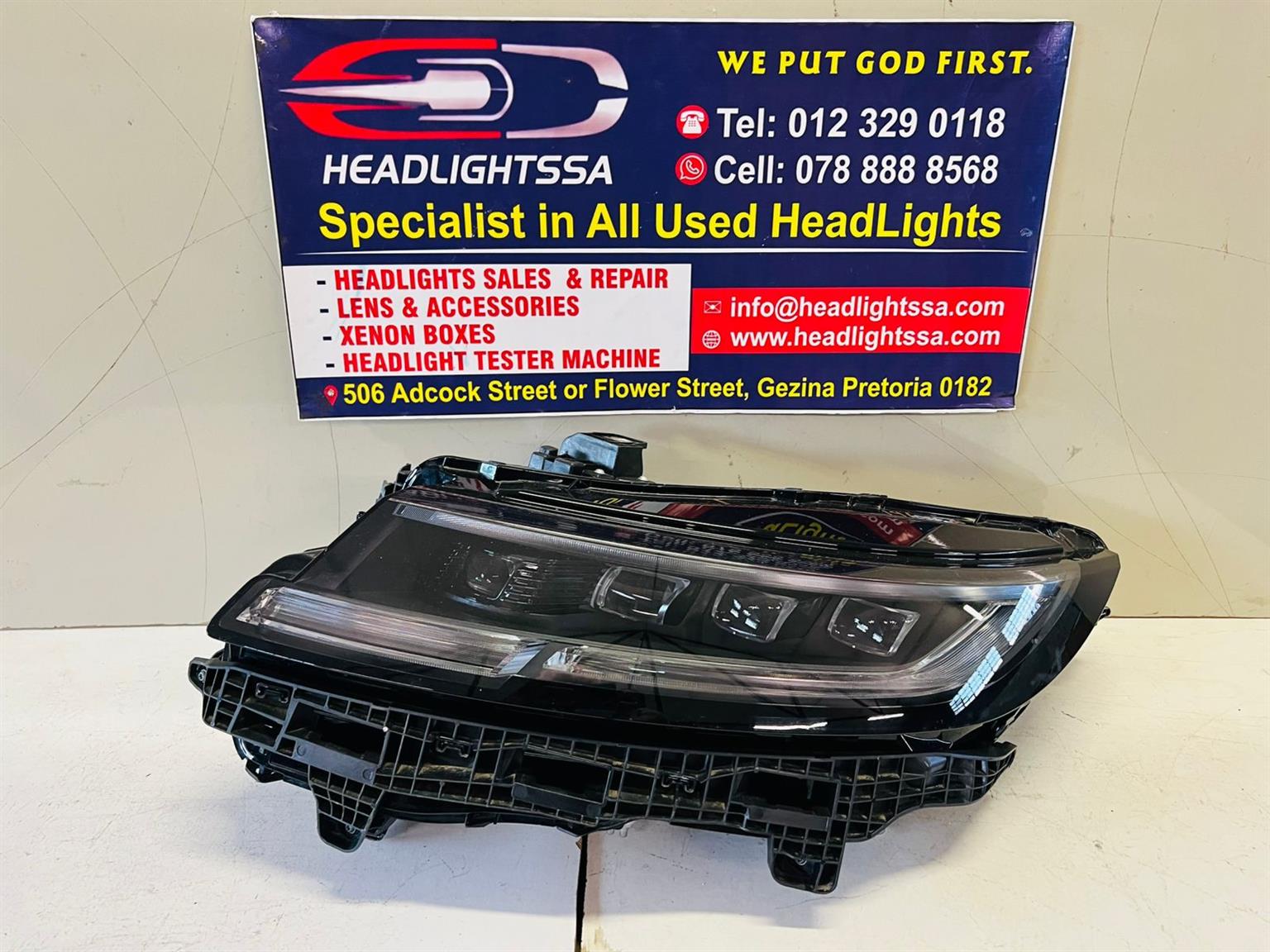 Range Rover Sport L461 left LED Xenon headlight (10 pin) with 4 beams - Private Seller Range Rover Sport L461 left LED Xenon headlight (10 pin) with 4 beams - Private Seller