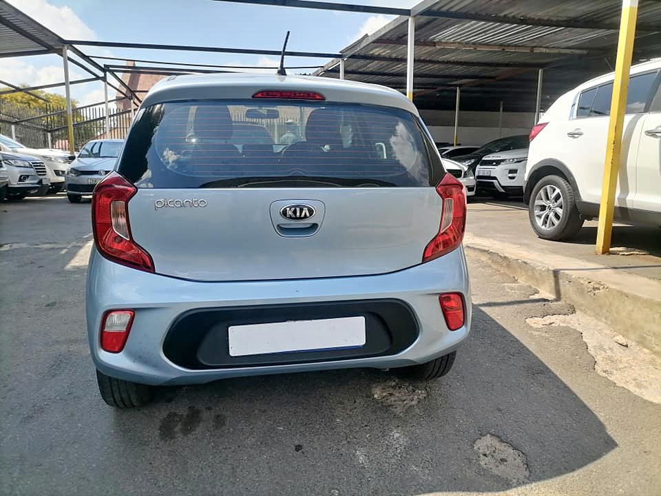 2022 Kia Picanto 1.0 Automatic Service book and spare key