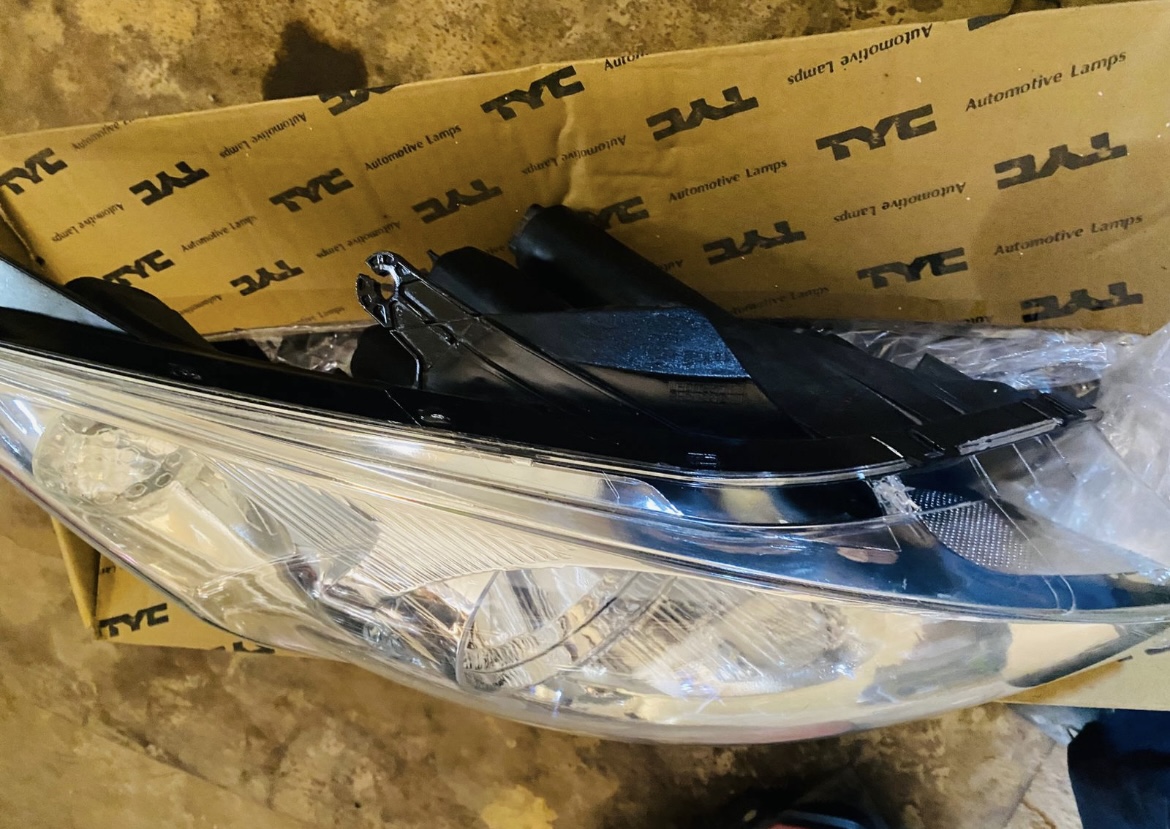 Hyundai I20 Headlamp Right Side Manual 2009-2012 - Private Seller