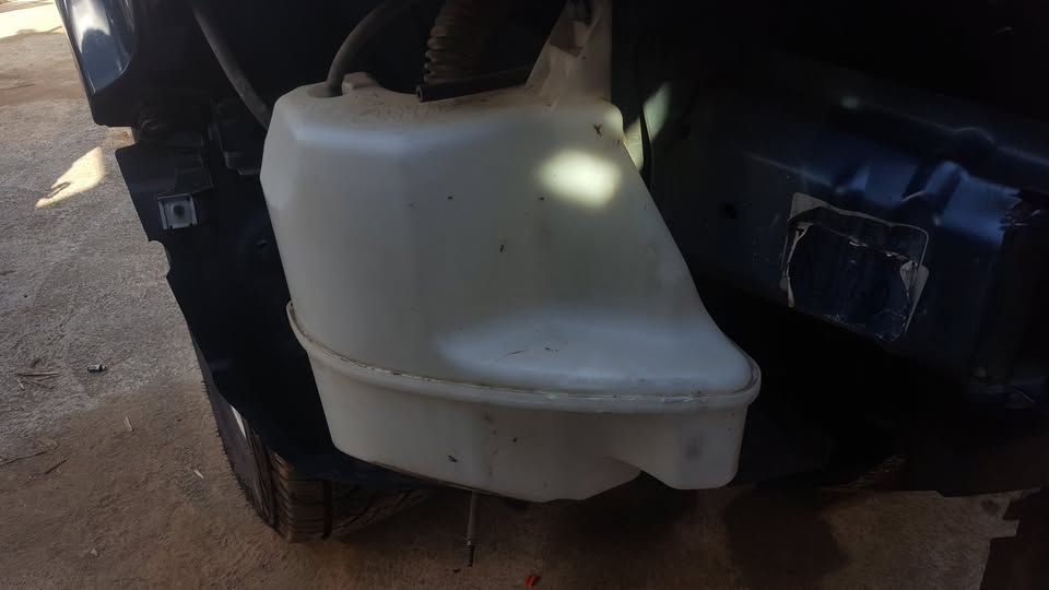 Land Rover Freelander 2 Water bottle for sale | AUTO EZI Land Rover Freelander 2 Water bottle for sale | AUTO EZI