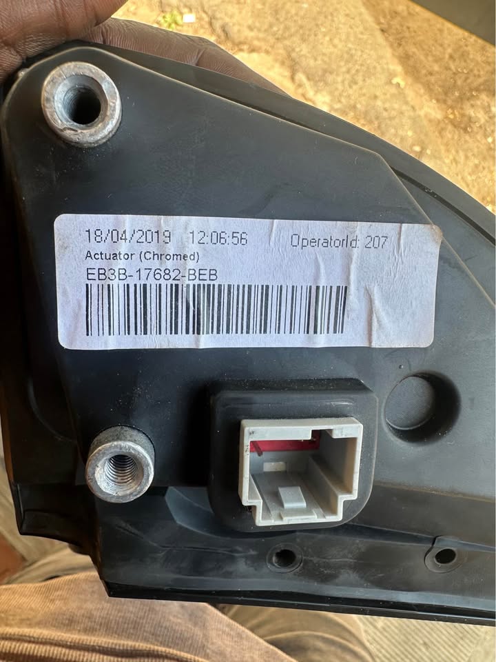 Ford Ranger t8 right side chrome mirror - Private Seller Ford Ranger t8 right side chrome mirror - Private Seller