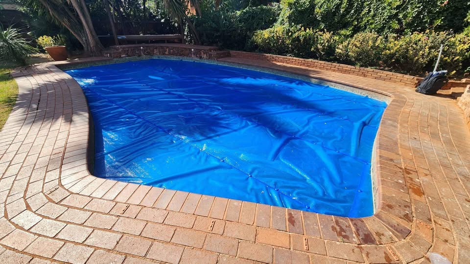 Bubble wrap pool cover | Junk Mail Marketplace